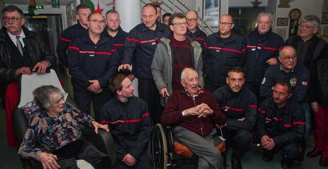 Ces Pompiers De La Manche Surprennent Leur Ancien Chef Pour Son E