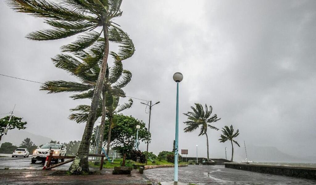 Le Cyclone Belal S Loigne De La R Union L Le Maurice Passe En Alerte