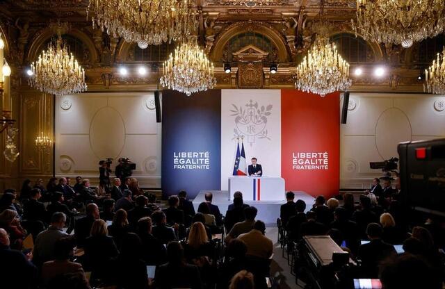 ENTRETIEN Conférence de presse dEmmanuel Macron symboles