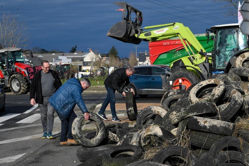 Col Re Des Agriculteurs Vers Une Lev E Des Blocages Des Routes En