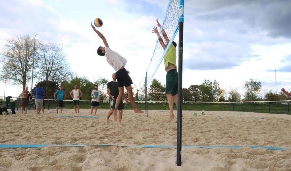 Vannes Des terrains de beach volley aménagés à Kercado dici lété