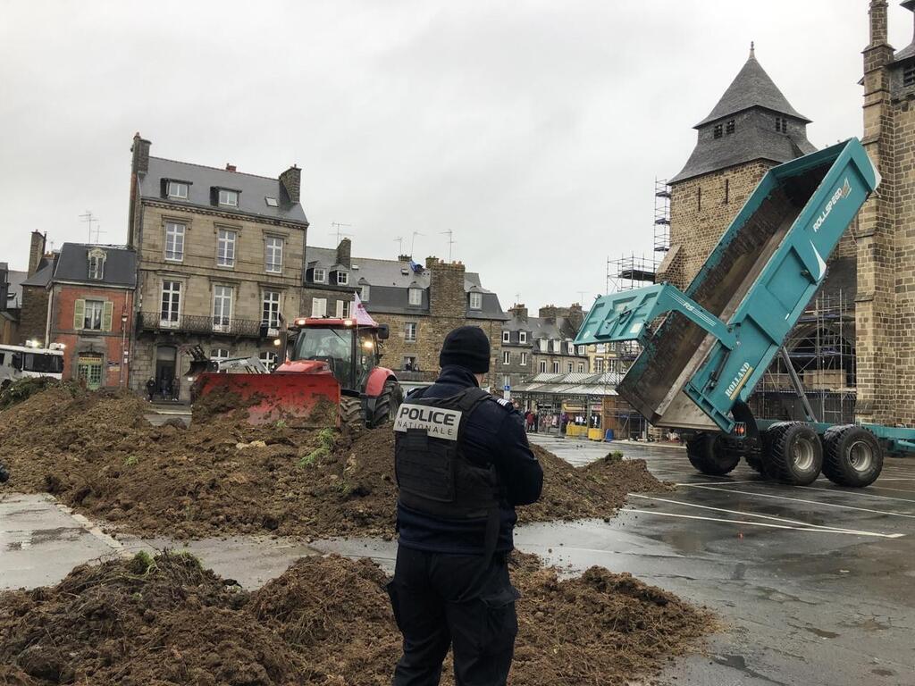 Col Re Des Agriculteurs Actions Saint Brieuc Et Sur La Rn Km