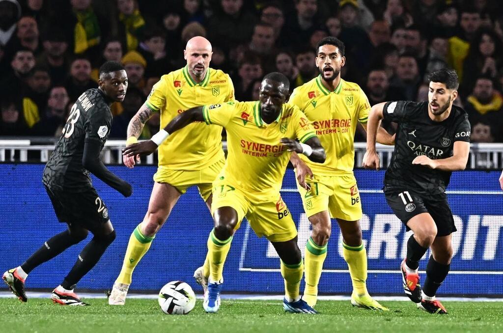 FC Nantes Serrés comme des sardines au fond de cette boîte Sport