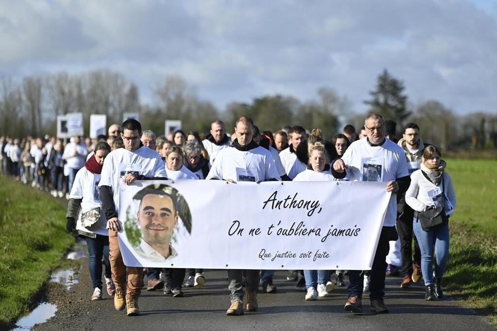 En Images Pr S Dun Millier De Personnes Marchent Pour Anthony Tu