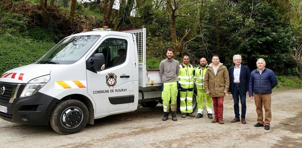 Plouray Un Nouveau Camion Benne Achet Par La Commune Pontivy