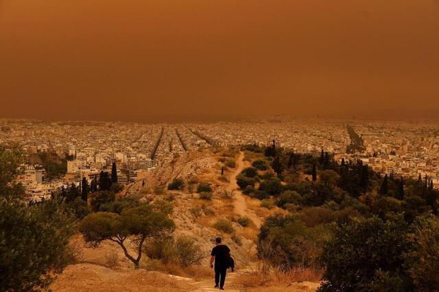 En Images Un Spectaculaire Nuage De Sables Du Sahara Envahit Le Ciel