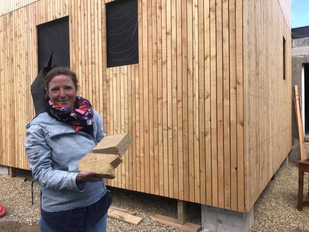 TÉMOIGNAGE Paille terre crue En Bretagne elle construit sa maison