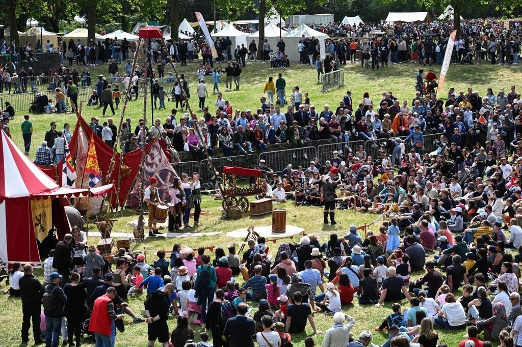 La Baill E Des Filles Le Public Retourne Au Temps Du Roi Ren