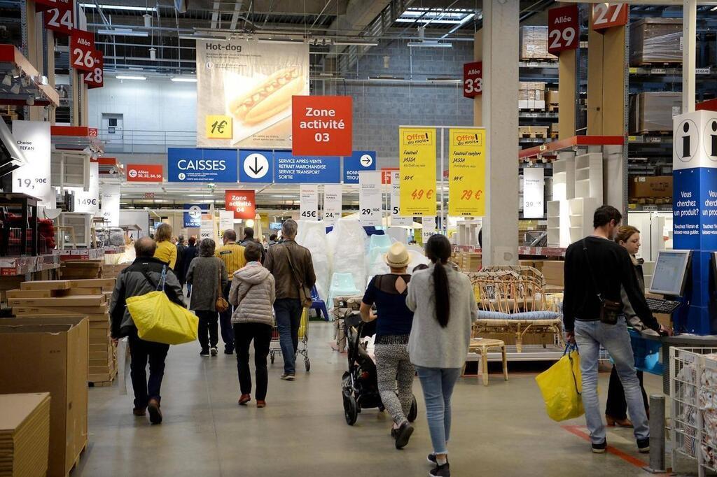 À Caen une course dorientation est organisée dans un magasin Ikea