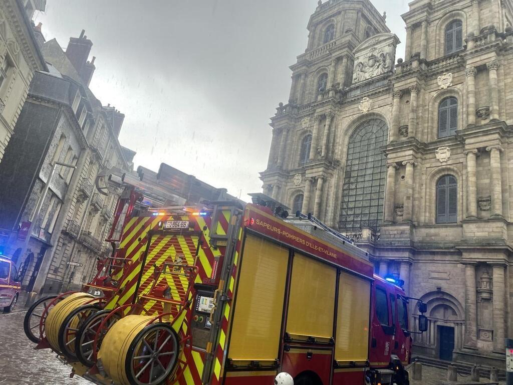 Orage Rennes La Cath Drale Saint Pierre Vacu E Les Pompiers En