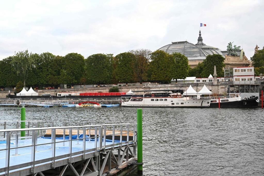 Jo Du Colorant Bleu A T Il T Vers Dans La Seine Pour La Rendre