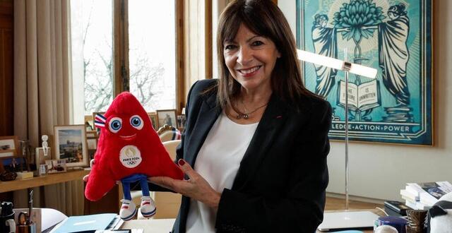 JO 2024 La Maire De Paris Anne Hidalgo Se Baignera Dans La Seine Le