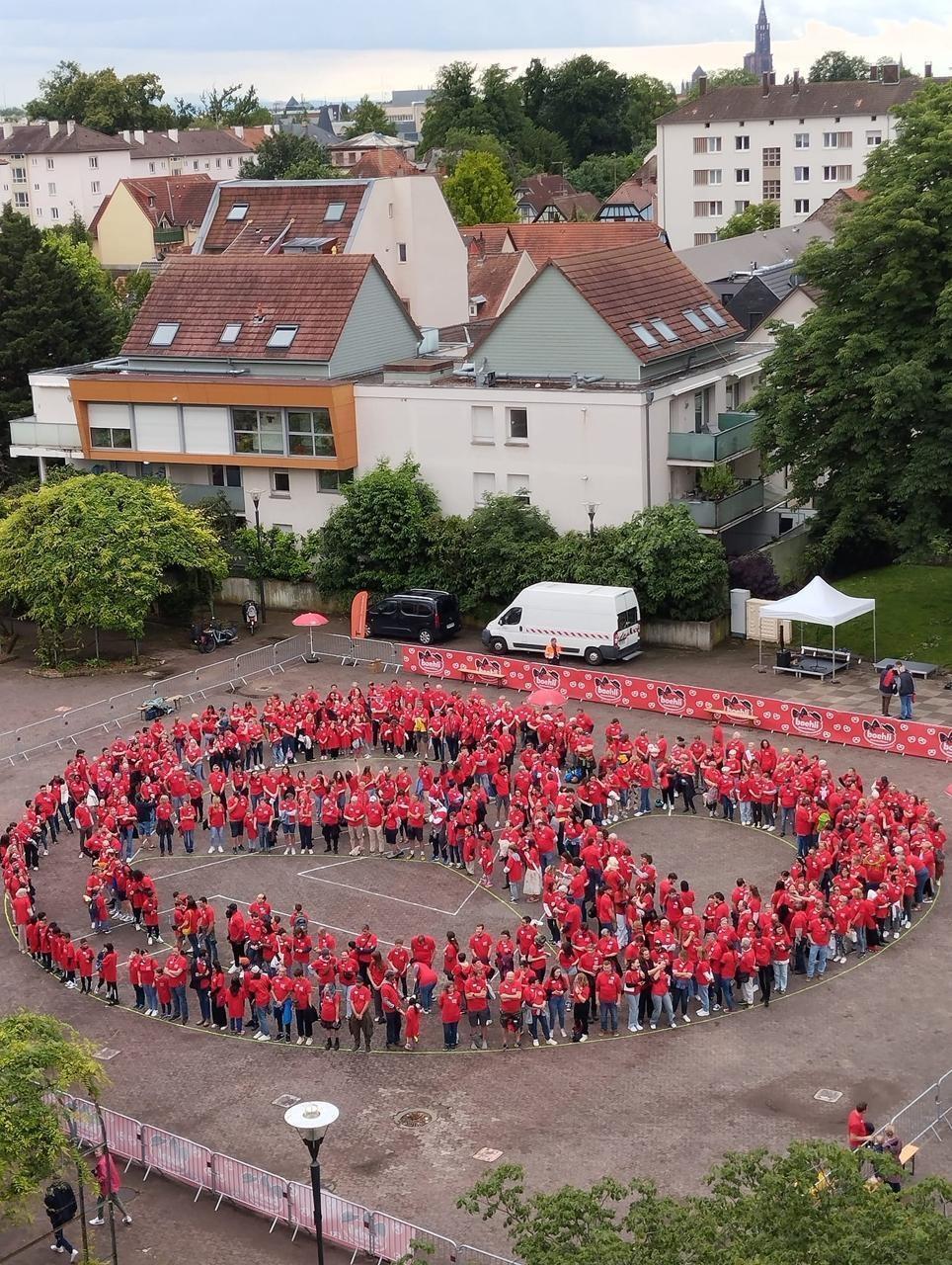 Le Record Du Monde Du Plus Grand Bretzel Humain Battu Dans Le Bas Rhin