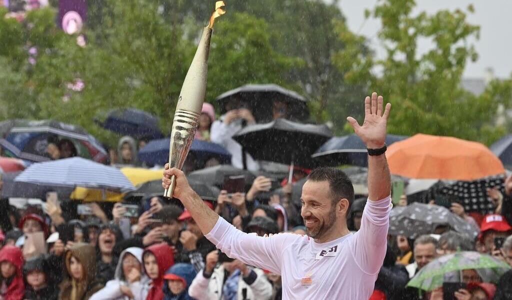 JO 2024 EN IMAGES Revivez Le Passage De La Flamme Olympique En