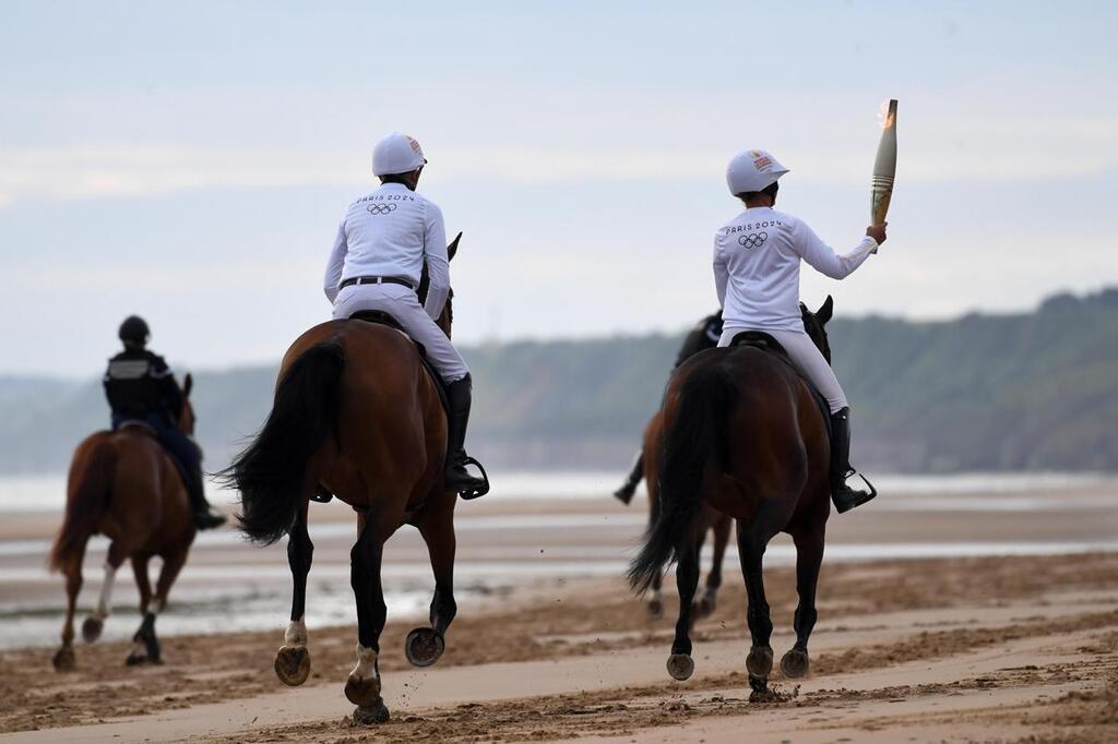 EN IMAGES JO 2024 Omaha Beach Lisieux Honfleur La Flamme