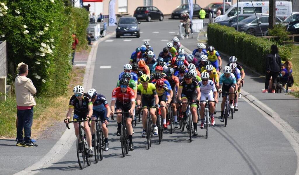 Courses cyclistes la municipalité de Tessy et lES Torigni en tandem