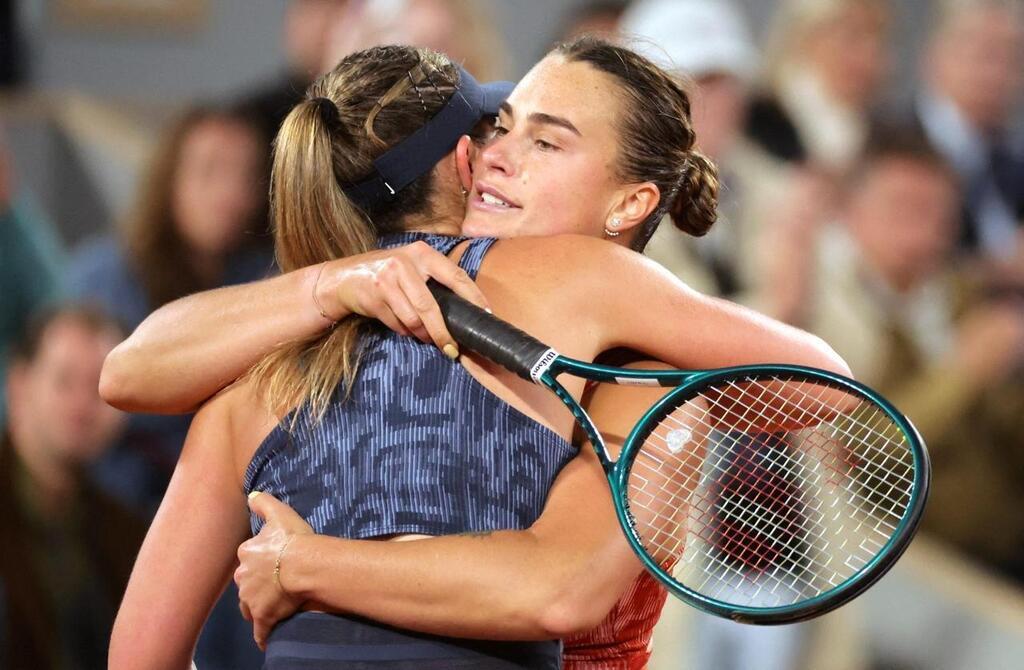 Roland Garros Sabalenka Domine Sa Copine Badosa Et File En Huiti Mes