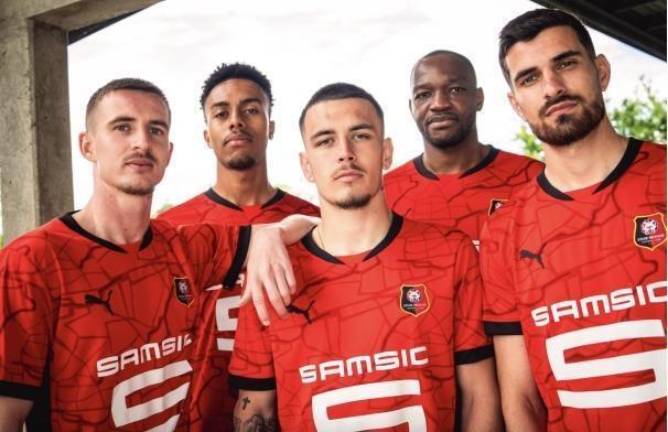 EN IMAGES Stade Rennais Le club dévoile le nouveau maillot domicile