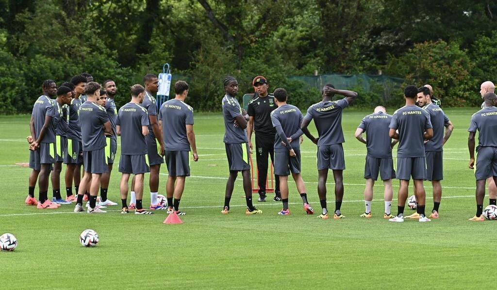 Fc Nantes Cest Reparti Pour Les Canaris Avec Des Jeunes Mais Sans