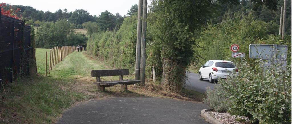 Bégrolles en Mauges Le chemin vers labbaye de Bellefontaine sécurisé