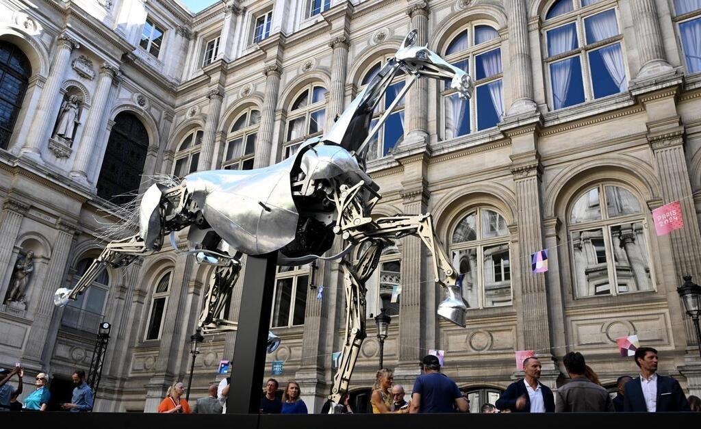 JO 2024 Le cheval métallique de la cérémonie visible de près à Paris