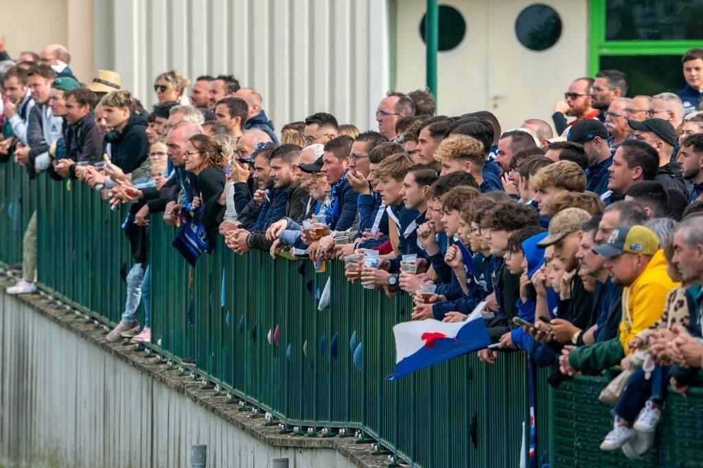 Coupe De France E Tour Bonn Table Tombe La T Te Haute Sport