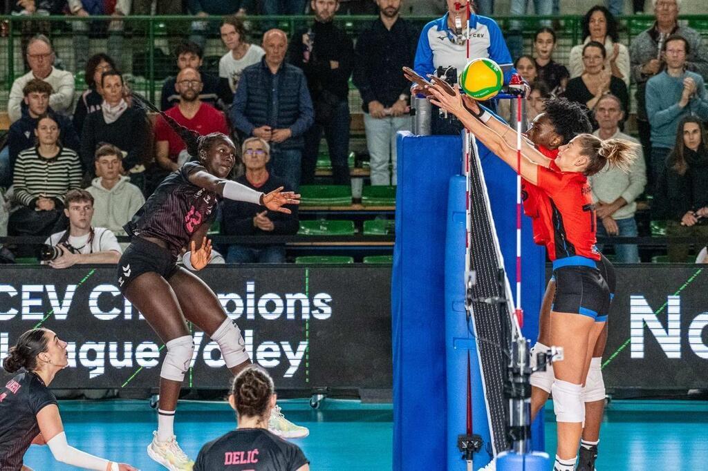 Loire Atlantique Volley Ball Neptunes De Nantes Halimatou Bah Une