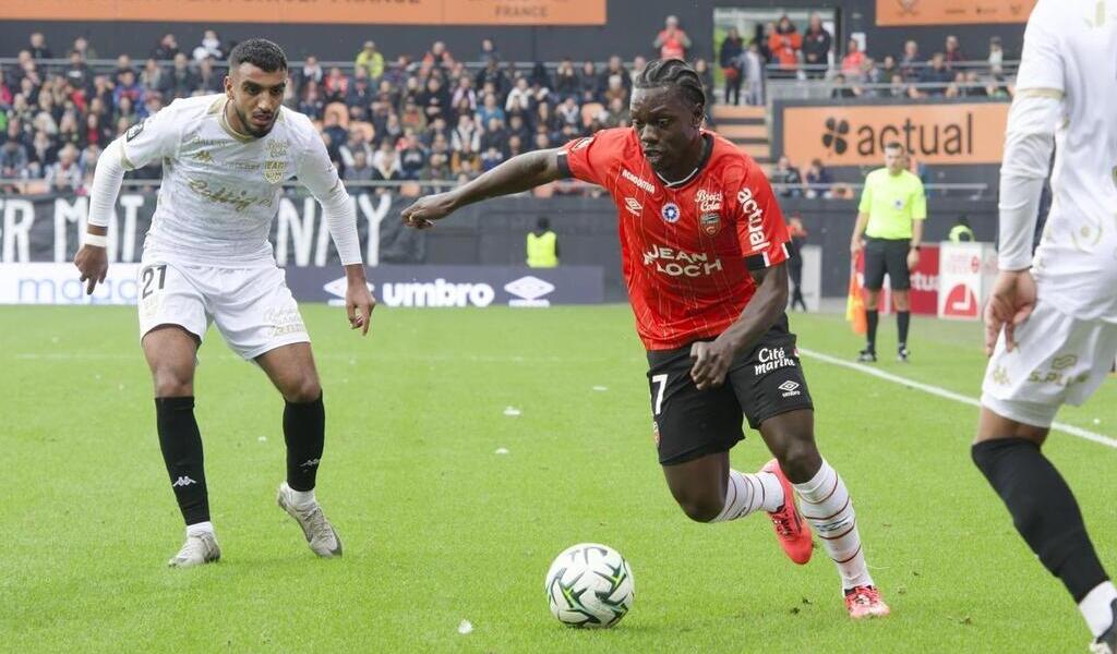 Fc Lorient Un Groupe Avec Genton Makengo Fadiga Mais Sans Mvuka