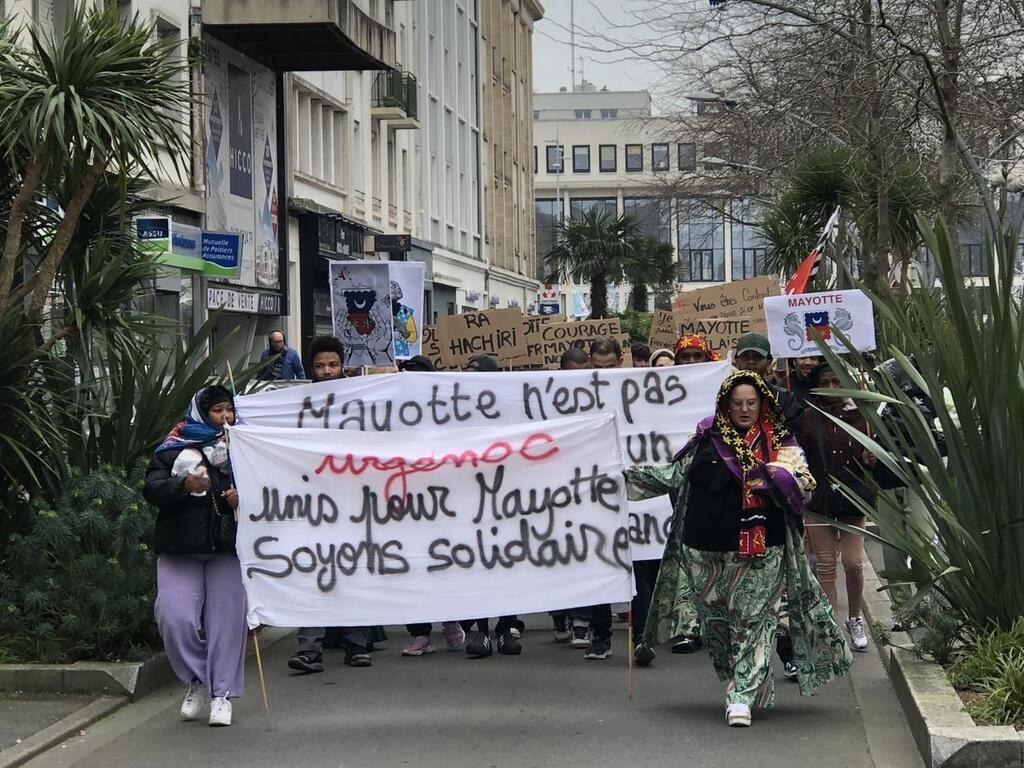 Mayotte Soif Sinsurgent Les Manifestants Saint Nazaire Sport