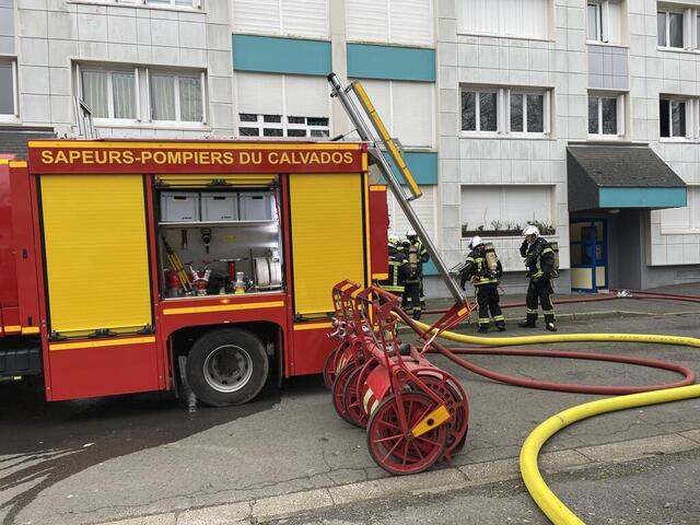 Un incendie se déclare dans un immeuble huit personnes incommodées