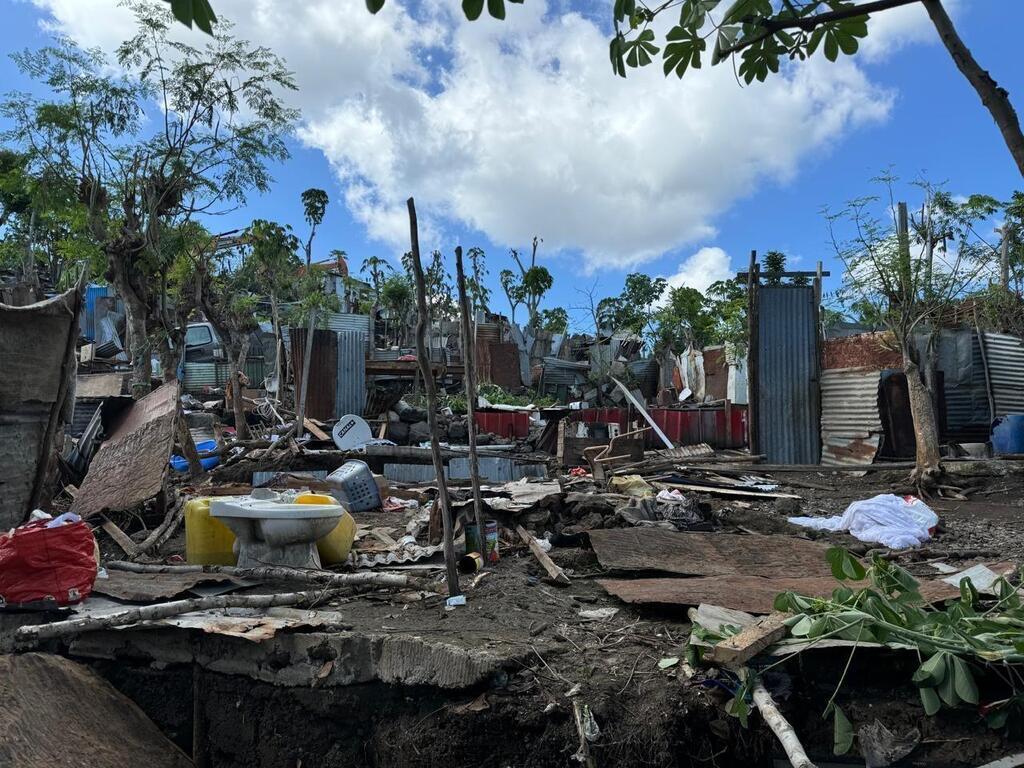 Cyclone Chido à Mayotte le couvre feu levé plus dun mois après son