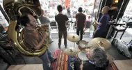 photo diaporama sorties l'europa jazz en balade dans les rues du mans