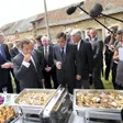 photo diaporama sorties nicolas sarkozy et françois fillon en visite à sablé-sur-sarthe 188086