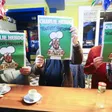 photo diaporama sorties le mans. les buralistes pris d'assaut pour charlie hebdo  256987