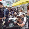 photo diaporama sorties 24 heures du mans : la session d'autographes en images 287207