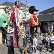 photo diaporama sorties mamers. 700 enfants défilent joyeusement dans les rues avec m. carnaval  300340