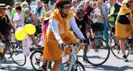 photo diaporama info semaine fédérale à mortagne. des cyclotouristes costumés pour défiler