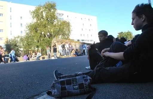 photo a guingamp (22), une centaine de lycéens a fait le tour des établissements scolaires