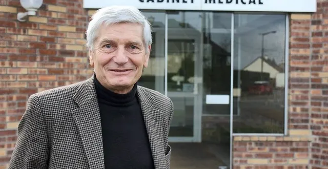 photo pierre duval travaille avec deux autres médecins généralistes dans ce cabinet d'ecouché.