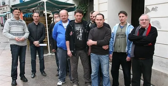 photo les ouvriers polonais avec des responsables de la cgt.