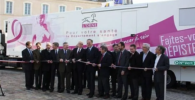 photo vendredi, le président et les conseillers généraux ont inauguré le nouveau mammobile 61, génération 2012.