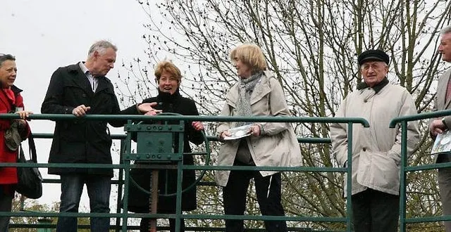 photo hier, élus et partenaires ont présenté « sarthe, histoires d'eau » à l'écluse  dl;de chaoué à allonnes.