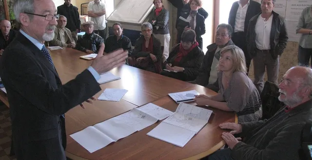 photo souligné-sous-ballon, samedi matin. une trentaine de personnes était réunie en mairie pour apposer les dernières remarques sur ce dossier.