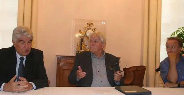 photo jean-marie geveaux, president du conseil général de la sarthe, jean-claude boulard, maire du mans et patrck delpech, vice-président du conseil régional ont cosigné un courrier adressé au président de la fédération française de football.
