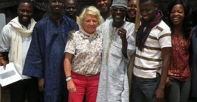 photo anne revel-bertrand lors de son récent séjour au bénin avec ses collègues professeurs.