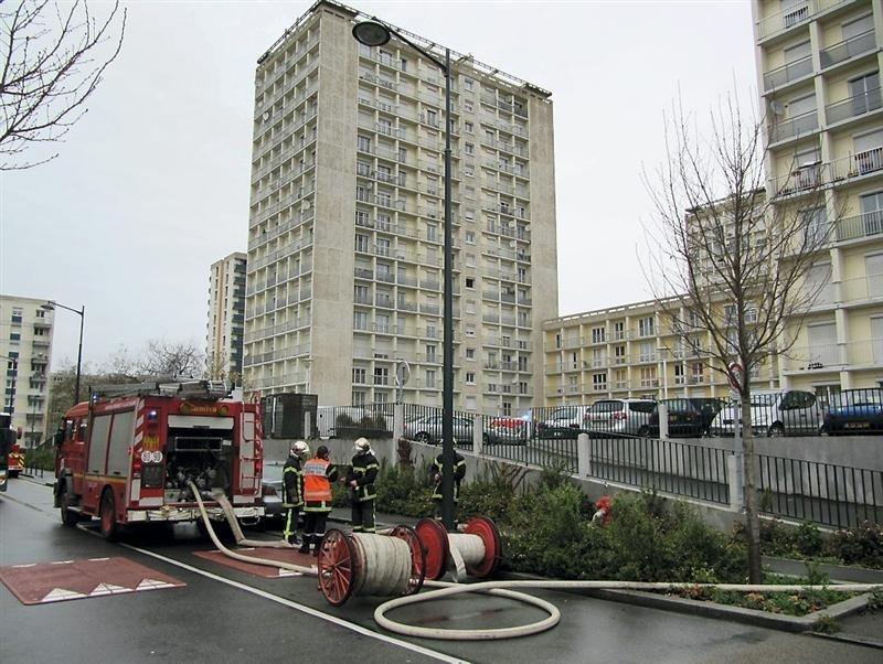 Rennes. Incendie au troisi me tage d un immeuble rue du