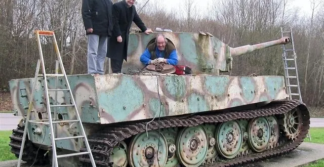 photo lundi, bruno galopin (dans la tourelle) a consolidé le canon qui, à lui seul, pèse une 1,8 tonne. &copy; ouest-france
