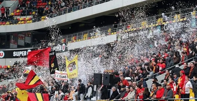 photo le stade de 25 000 places est taillé pour la ligue 1. mais le club évolue en bas de tableau de ligue 2. et l’affluence dépasse rarement les 8 000 spectateurs. &copy; photo : archives blandine lempérière