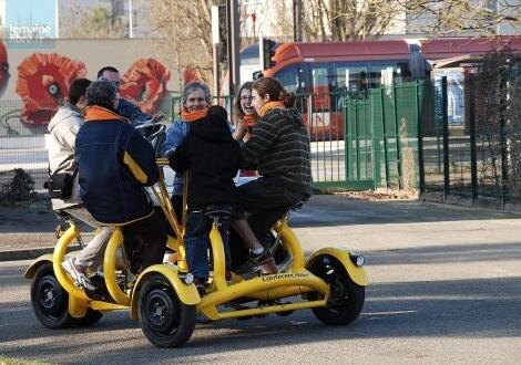 Le Mans. La location de v los red marre l Arche de la Nature