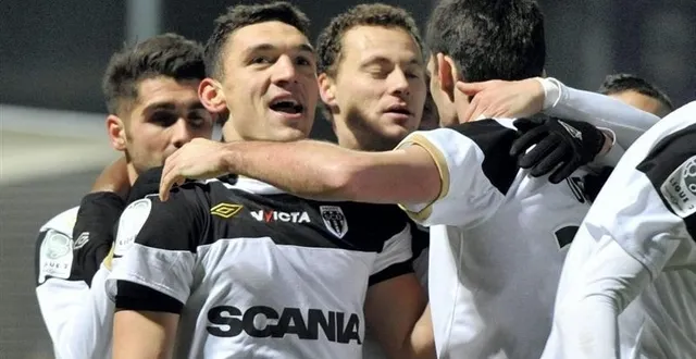photo en inscrivant son 17e but de la saison, le roumain claudiu keserü a permis à angers de prendre un bon point à monaco. &copy; archives jérôme fouquet/ouest-france